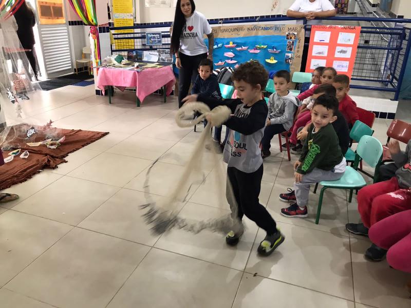 Crianças da educação infantil da rede municipal de ensino de Florianópolis conhecem a pesca da tainha