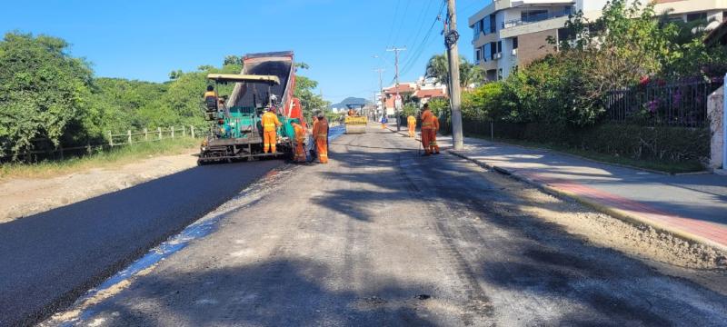 Iniciado o asfaltamento do trecho final da Rua das Gaivotas