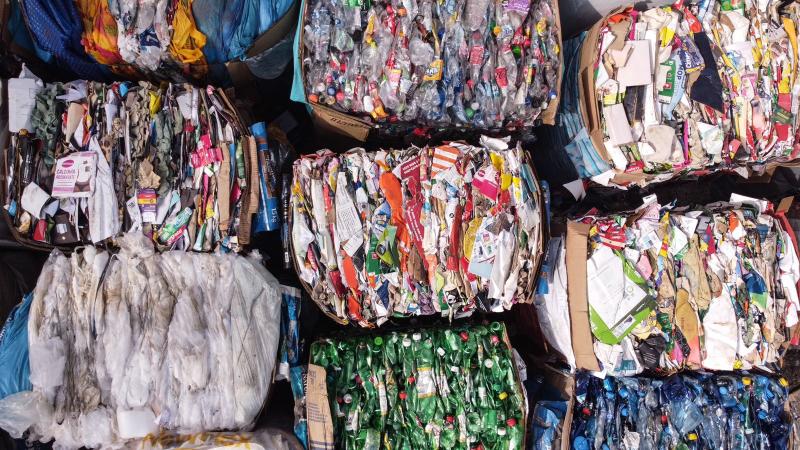 Prefeitura inicia pagamento em dinheiro aos catadores pela triagem de materiais recicláveis