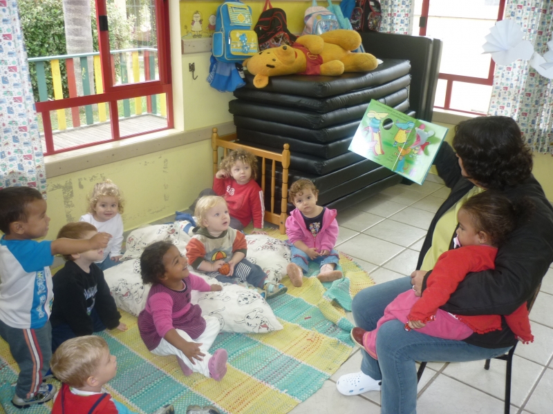 Creche Ingleses realiza contação de histórias