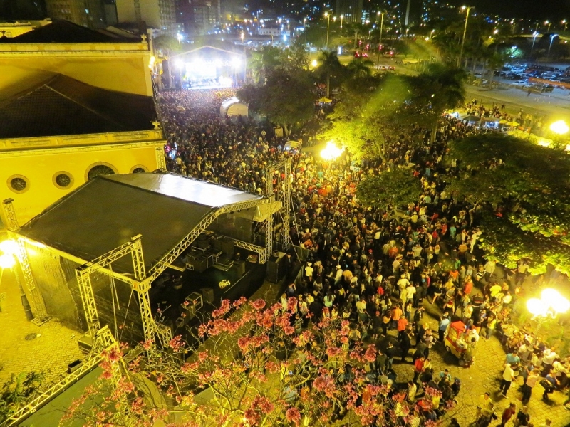 Cem mil pessoas festejam o novo Mercado Público