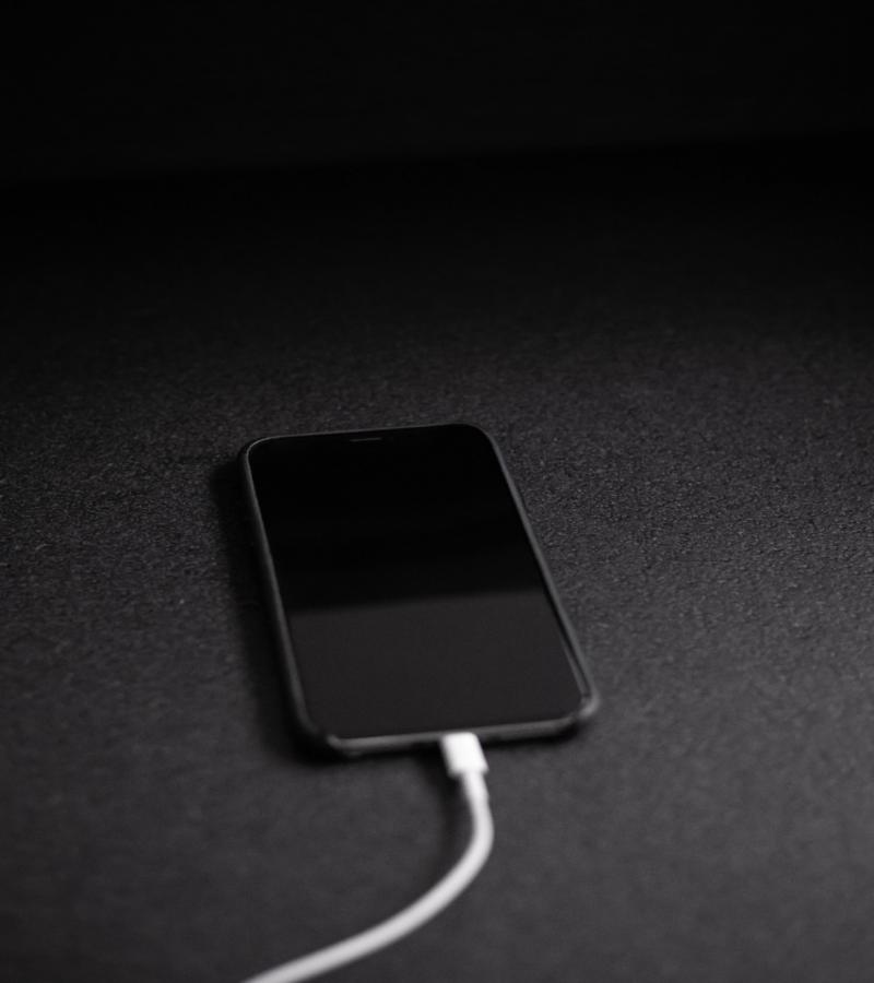 Procon multa Apple em R$ 8 milhões por venda de celulares sem adaptador de carregador