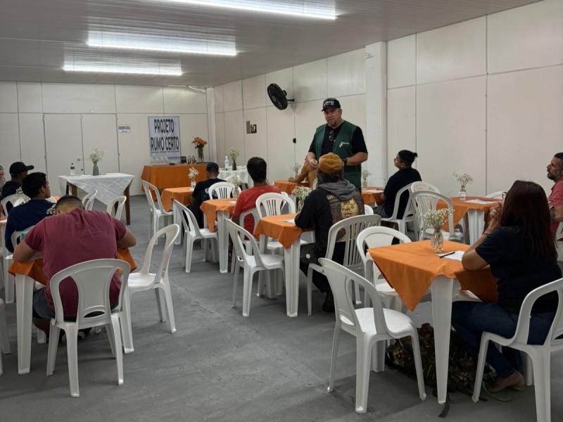 Acolhidos da Passarela iniciam curso de formação para garçom