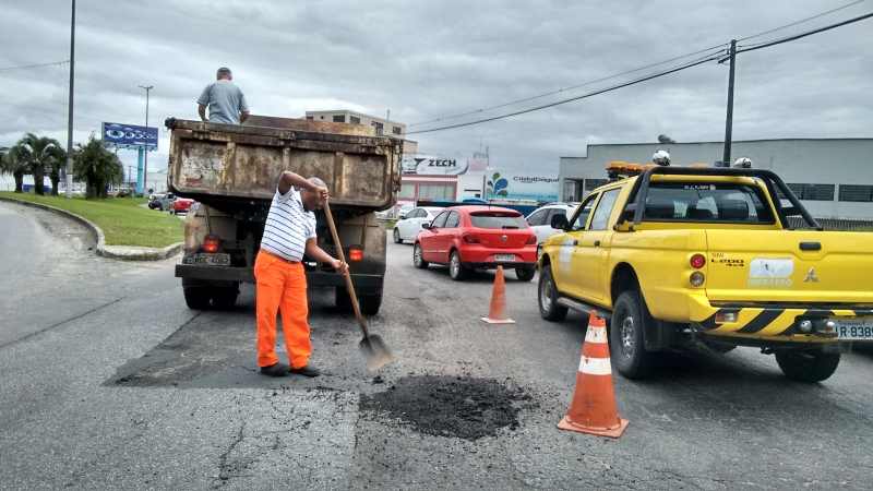 Continente realiza operação tapa-buracos 
