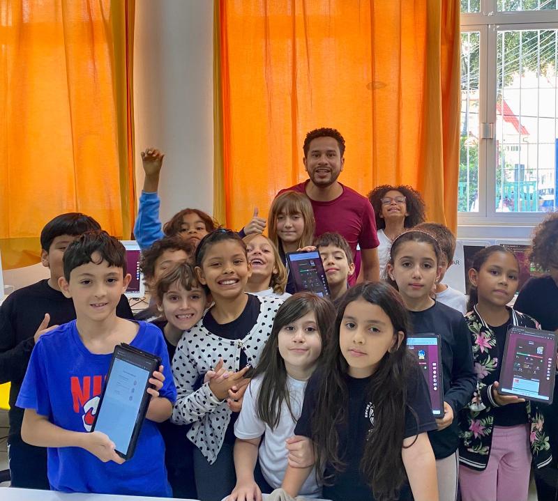 Afrotech une tecnologia e consciência racial nas escolas municipais