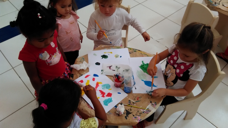 Creche recebe projeto sobre  Hassis e realiza exposição na unidade