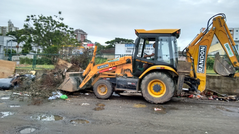Continente faz mutirão de limpeza nas ruas