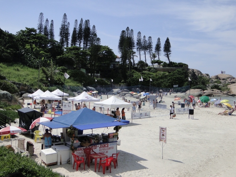 Esporte e lazer na praia da Joaquina.