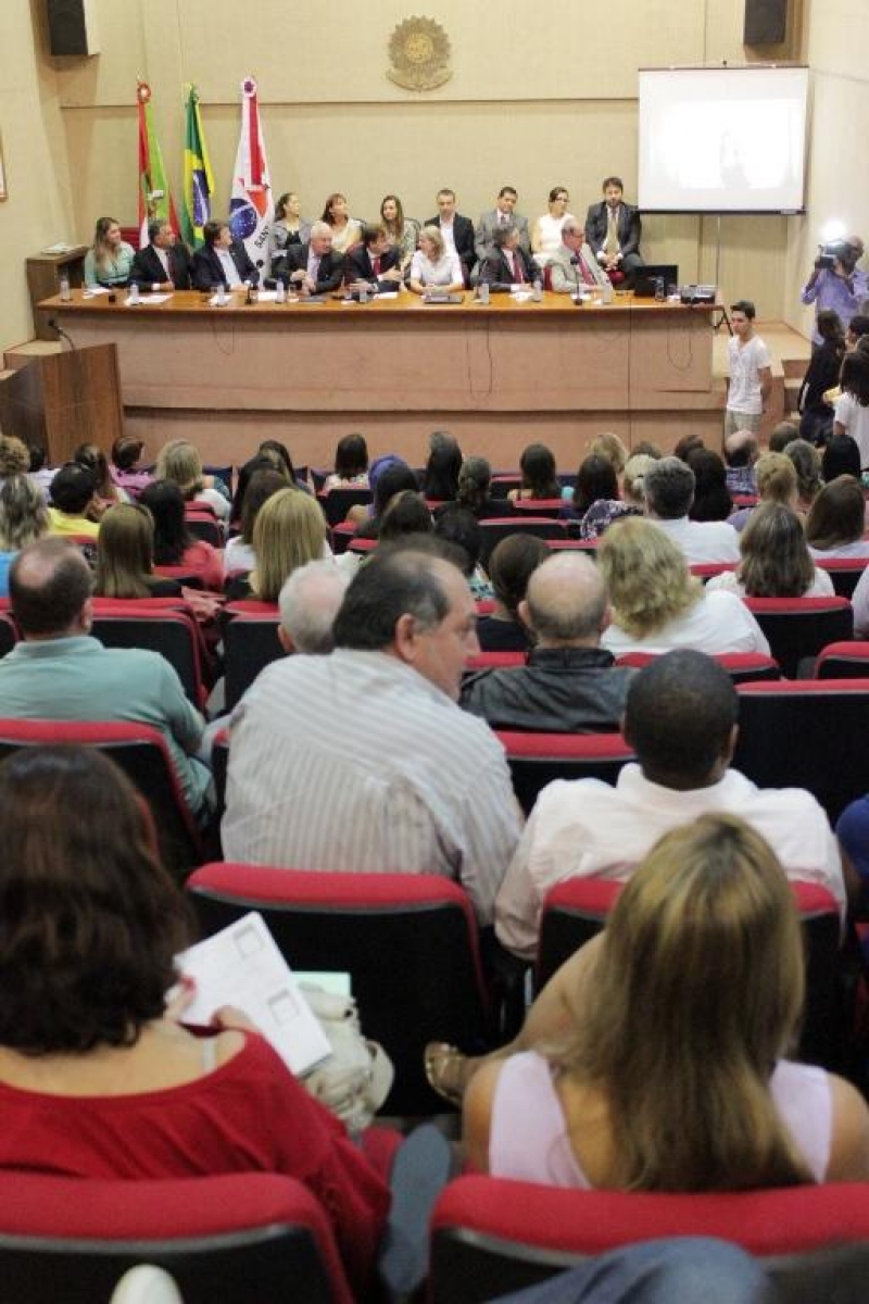 OAB vai à escola