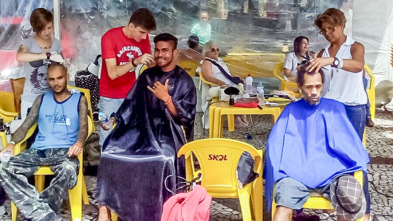 Ação leva diversão e serviços à população de rua