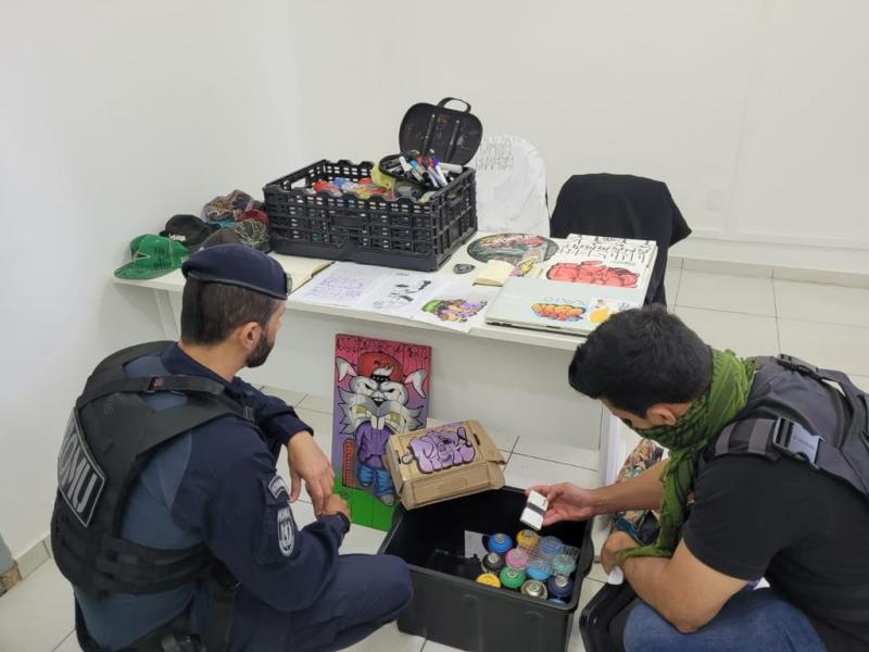 Guarda Municipal e Polícia Civil cumprem mandados de busca e apreensão contra pichadores na Capital