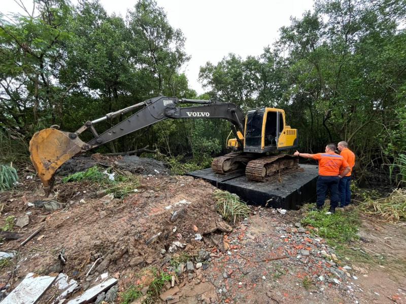 Pacto: Depois de décadas sob processo de assoreamento, Prefeitura inicia desobstrução de canal artificial de drenagem ligado ao Rio Tavares