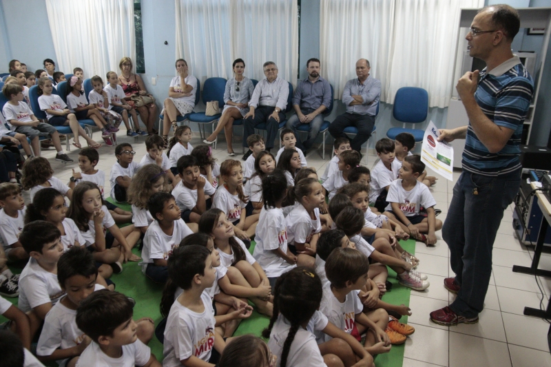 Alunos da Costeira na luta contra o Aedes aegypti