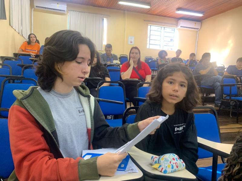Grêmios estudantis participam de reunião com secretário de Educação e equipe