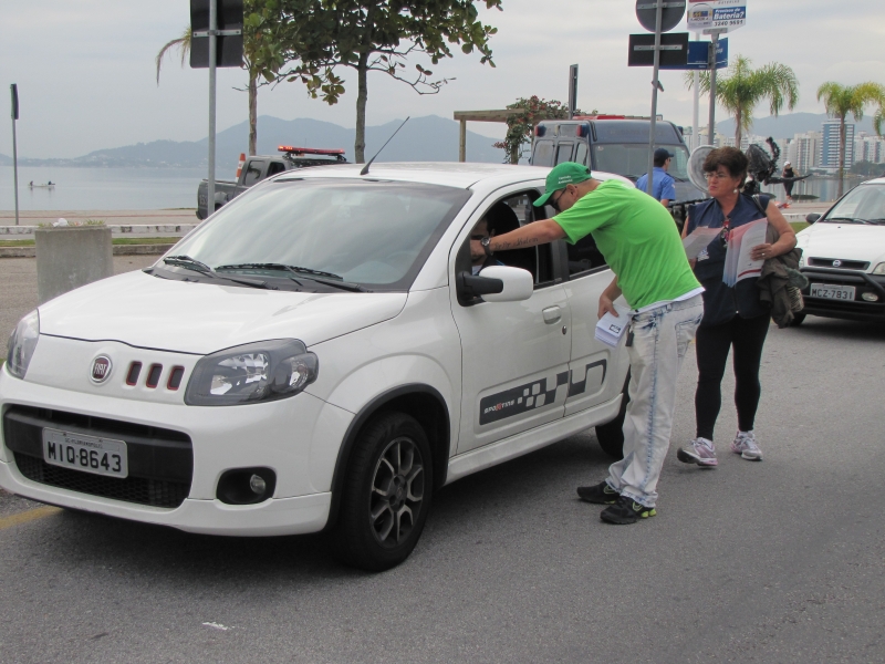 Blitz ecológica na Beira Mar Norte