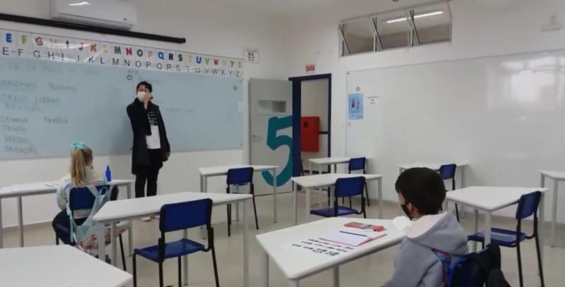 Já com 6 anos de idade, crianças da Escola do Futuro da Tapera aprendem Libras