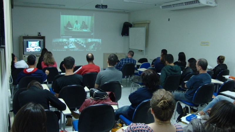 Curso aborda pobreza e desigualdade social