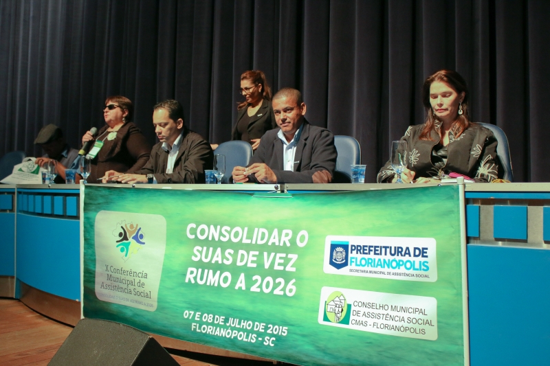 Encontro sobre assistência social reúne 200 pessoas