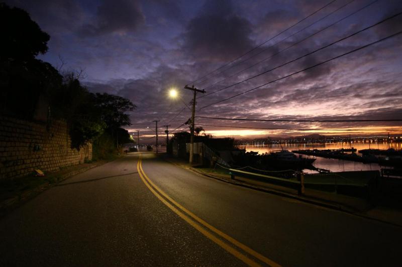 Prefeitura instala novo sistema de iluminação na Rua Silva Jardim