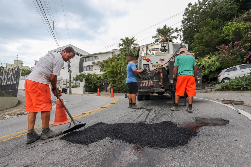 Prefeitura quadruplica capacidade de serviços de tapa buraco na cidade