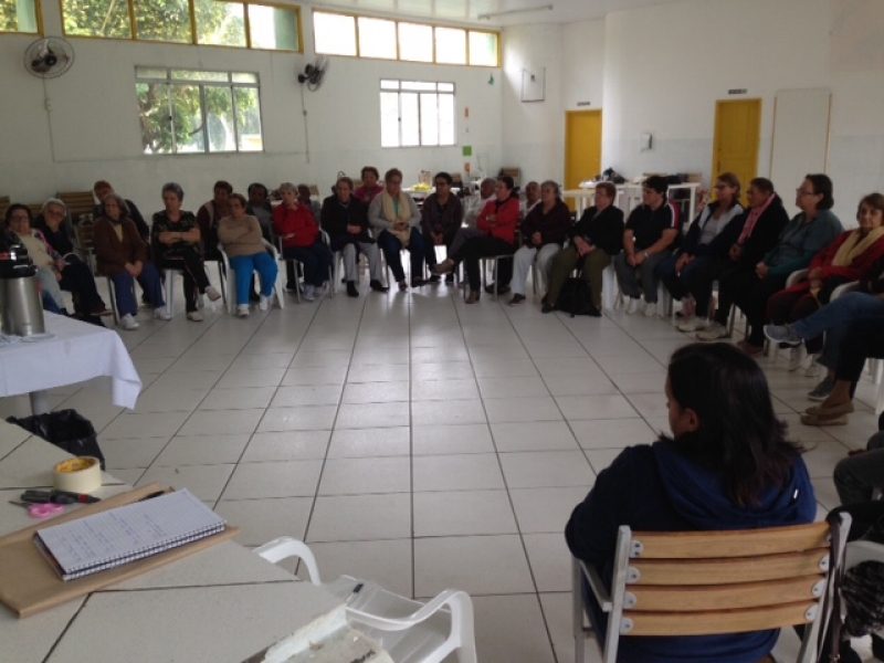 Grupo de mulheres participa de oficina no Monte Verde 