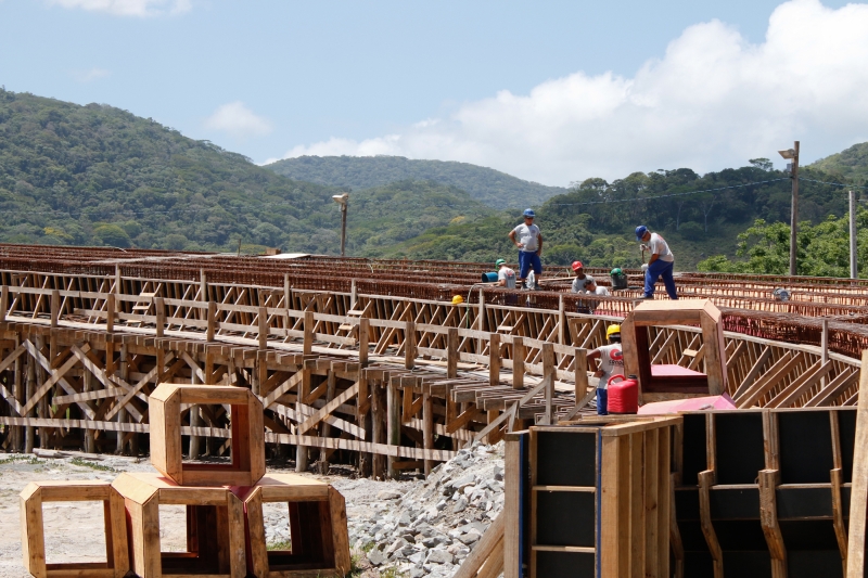 Equipes de transição vistoriam obras do elevado