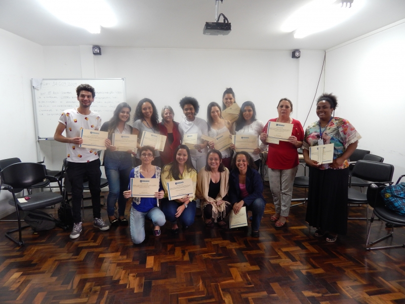 Profissionais recebem certificados