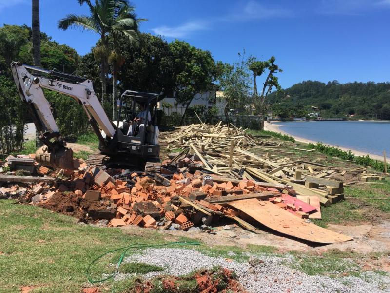 Deck construído de maneira irregular é retirado em Santo Antônio de Lisboa