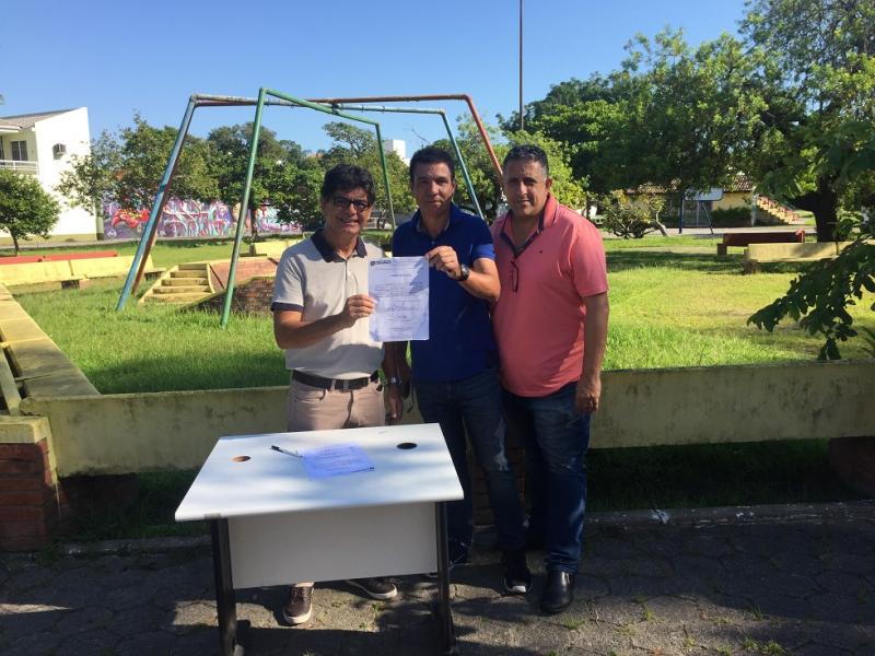 Ordem de serviço para Revitalização da Praça Renato Ramos da Silva no Balneário do Estreito é assinada