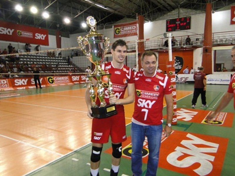 A Cimed/SKY Florianópolis vence e recebe o Troféu 286 anos do aniversário da cidade.