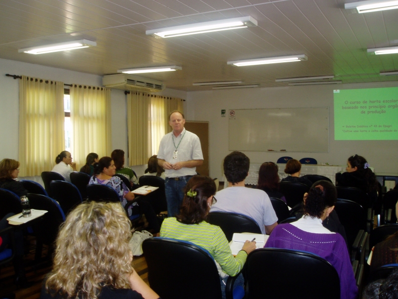 Educação realiza seminário sobre relações de trabalho e desempenho profissional