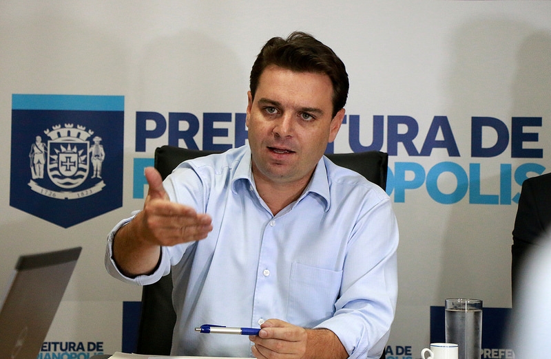 Paralisação é 'ato de covardia', diz prefeito