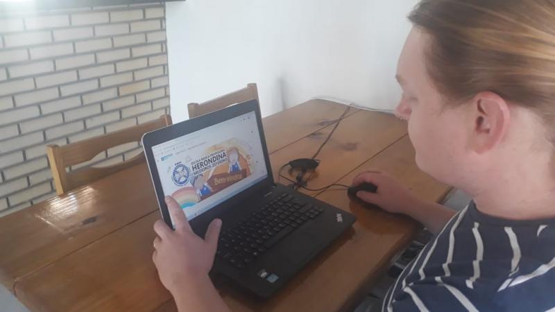 Maior escola da rede municipal de ensino em Florianópolis intensifica medidas executadas para aulas não presenciais 