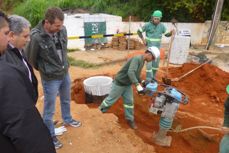 Secretaria do Continente fiscaliza obras de saneamento