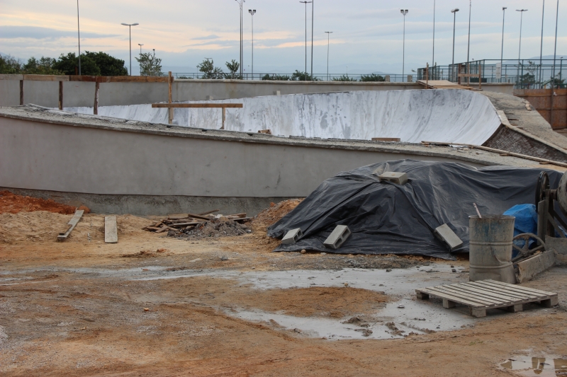 Pista bowl tem assessoria de um skatista