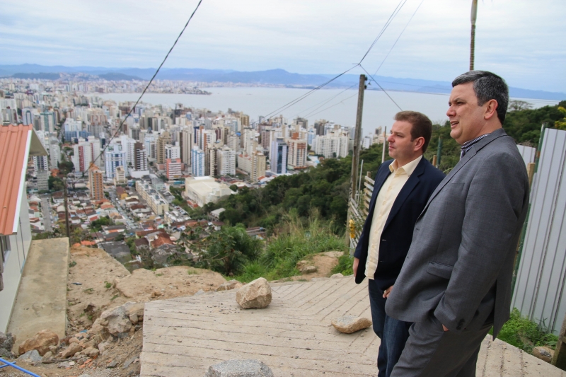 Prefeito em exercício vai ao Maciço visitar obras