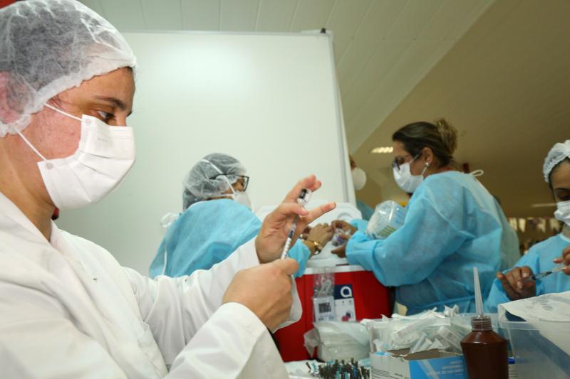 Florianópolis vacina pessoas de 18 anos ou mais nesta quinta-feira (09)