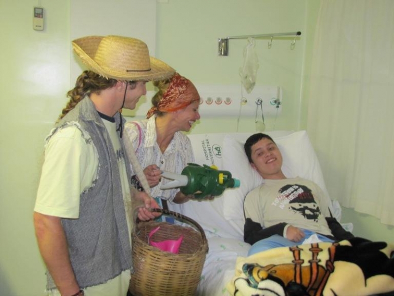 Crianças aplaudem projeto Chico & Benta no Hospital Universitário