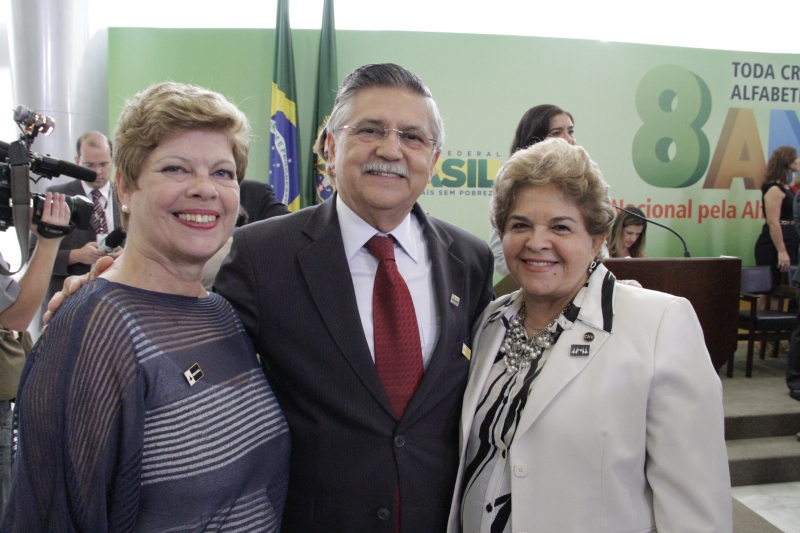 Assinado pacto pela alfabetização até os oito anos
