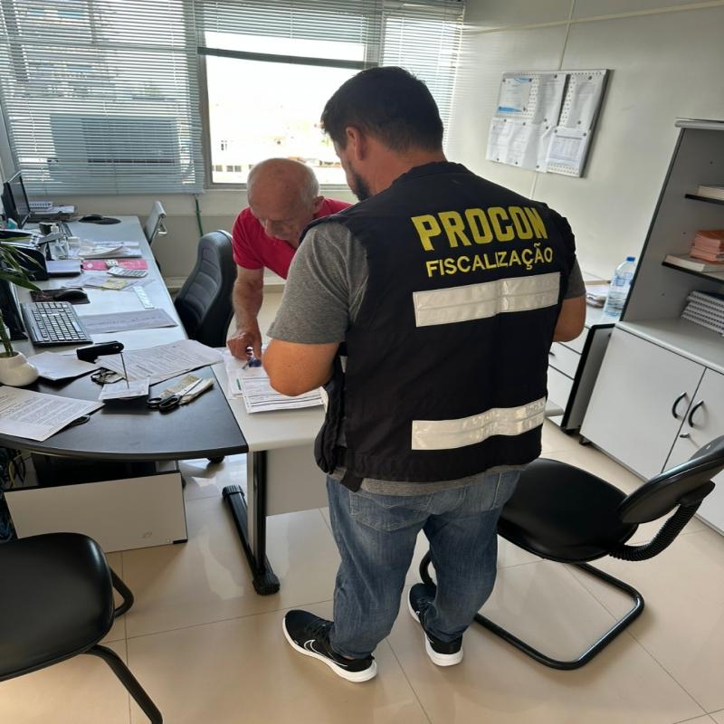 Procon notifica Sindicato dos Postos de Combustíveis para combater preço abusivo na bomba
