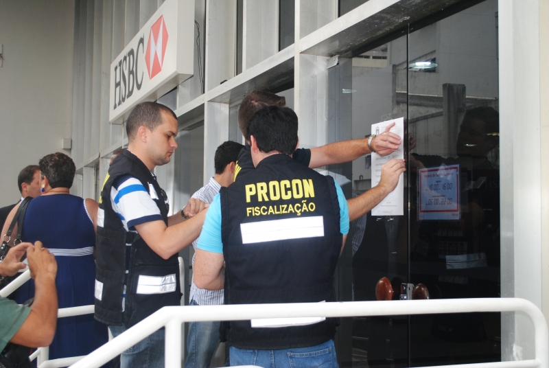 Agência bancária se adapta às exigências do Procon