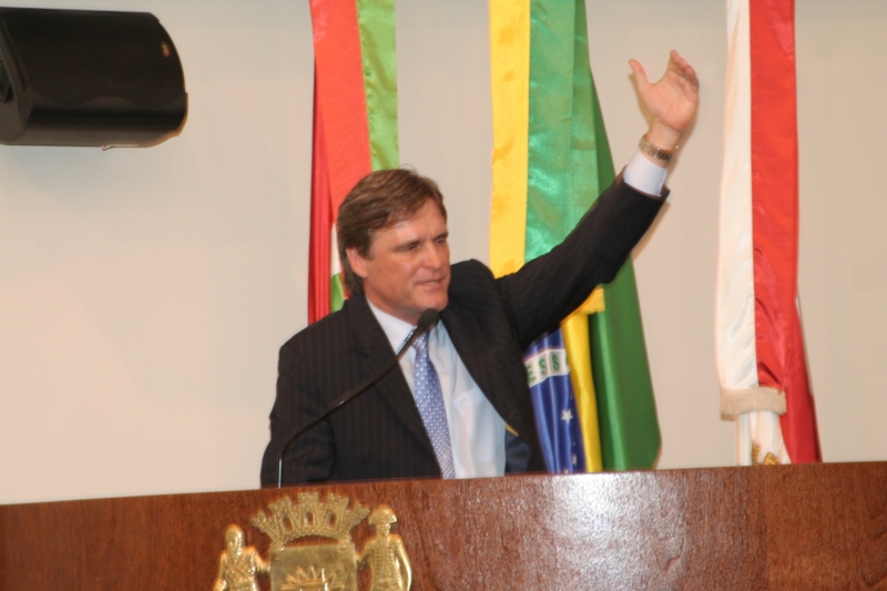 Dário homenageia mulheres 