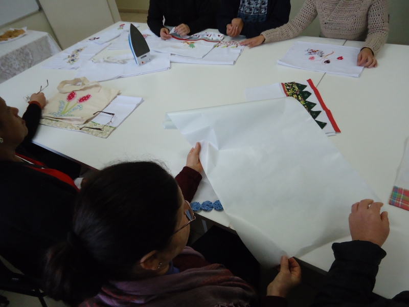 Grupo de arte orienta mulheres do município
