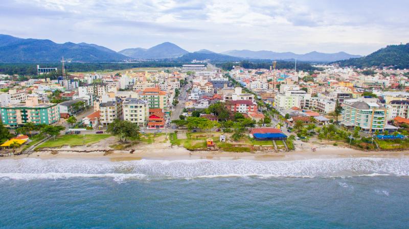 Definida a empresa que vai executar o alargamento da faixa de areia de Canasvieiras