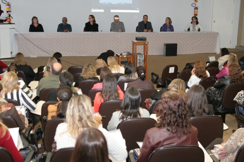 Seminário sobre aleitamento reúne especialistas