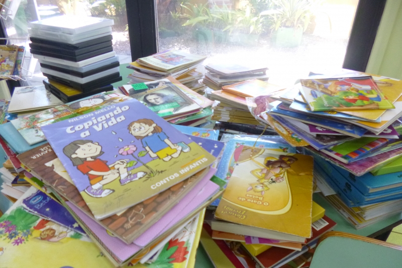 Biblioteca recebe doação de 500 livros infantis