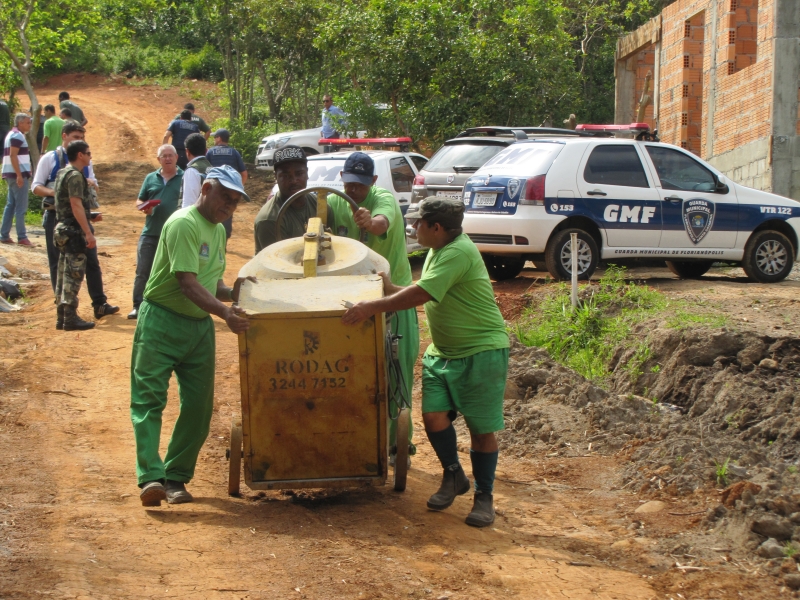 Floram apreende máquinas em obra irregular