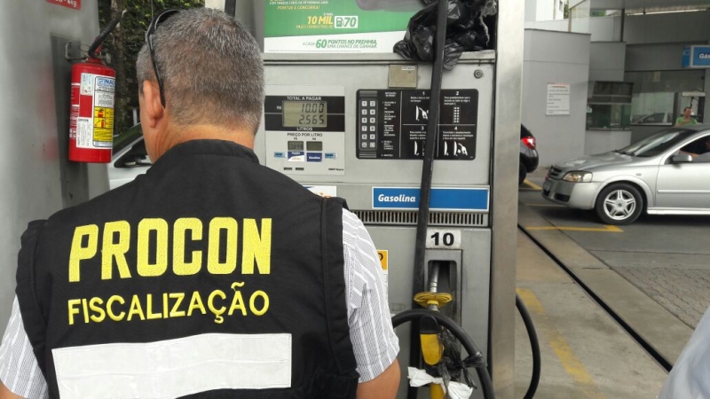 Procon divulga postos que oferecem gasolina mais barata na cidade