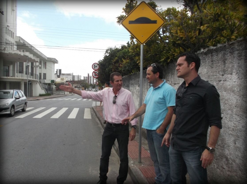 Rua Sergio Gil terá redutores de velocidade