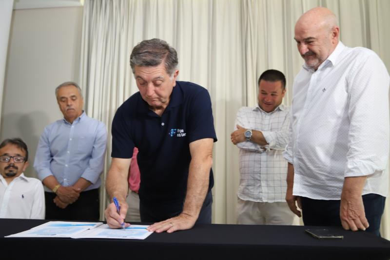 Assinada a ordem de serviço para obra de alargamento da praia Ingleses